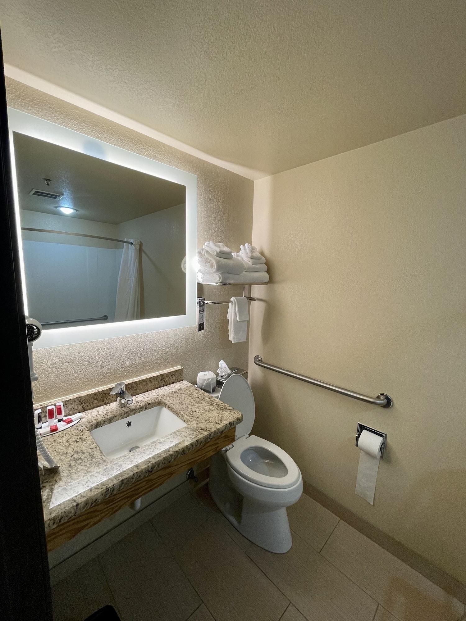 Super 8 By Wyndham Macon Motel Екстериор снимка