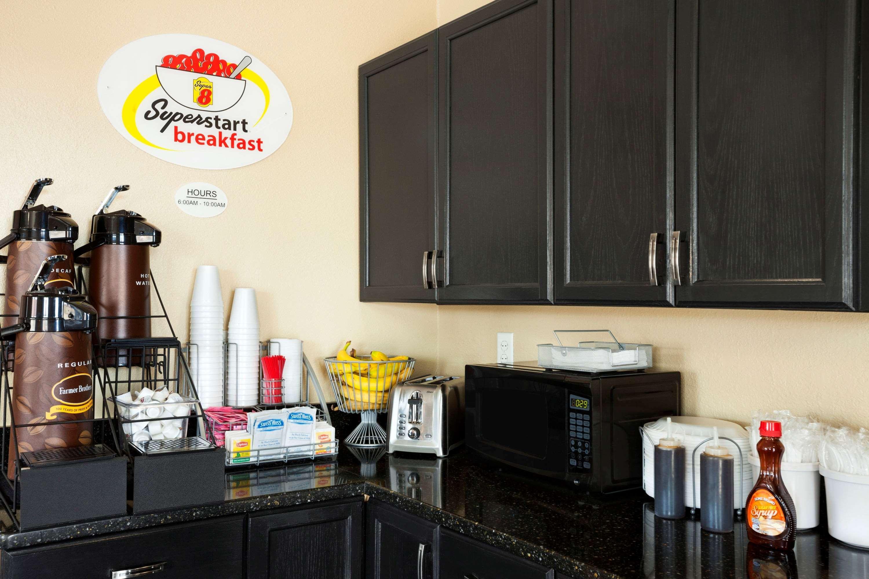 Super 8 By Wyndham Macon Motel Екстериор снимка