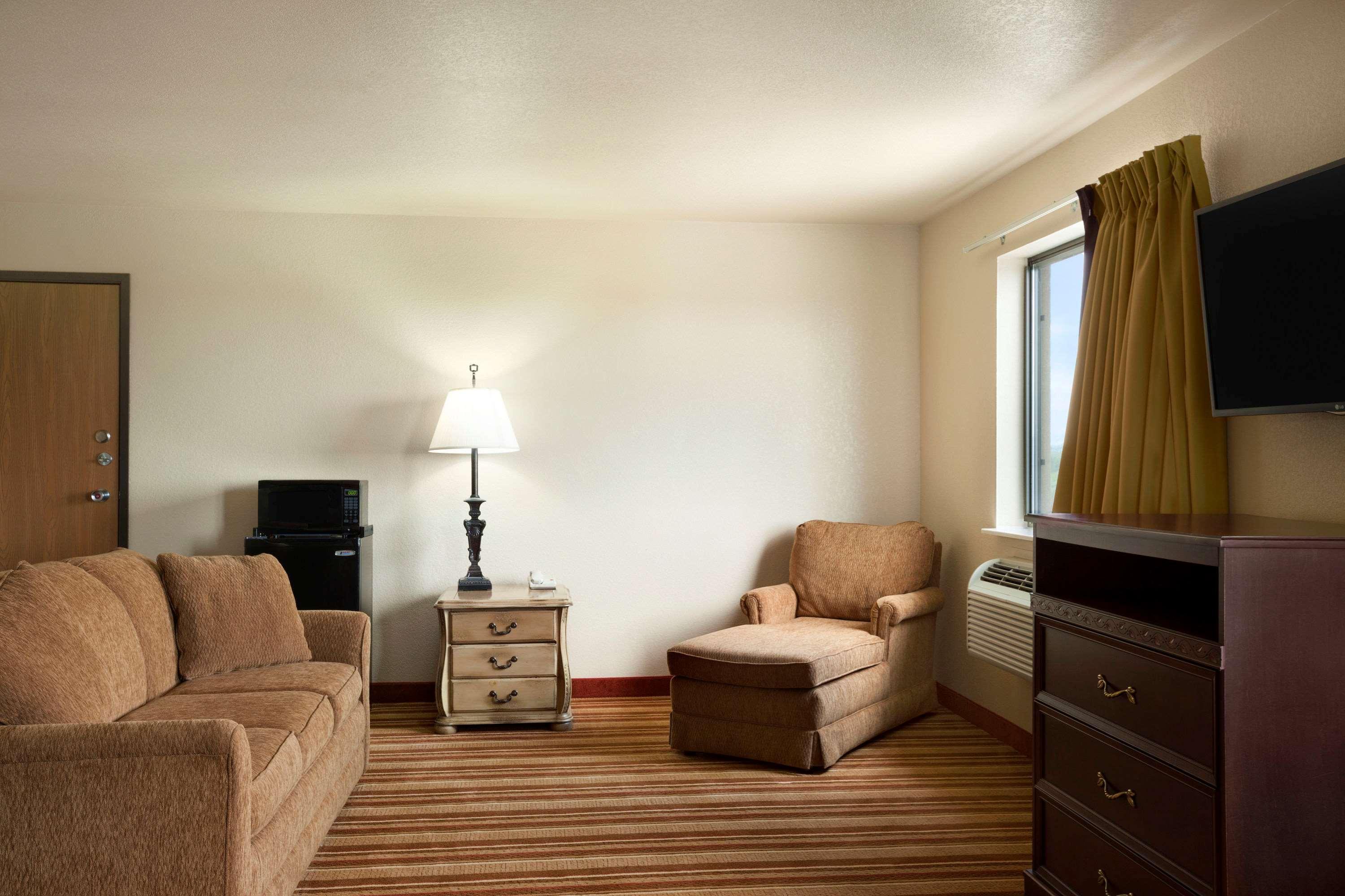 Super 8 By Wyndham Macon Motel Екстериор снимка