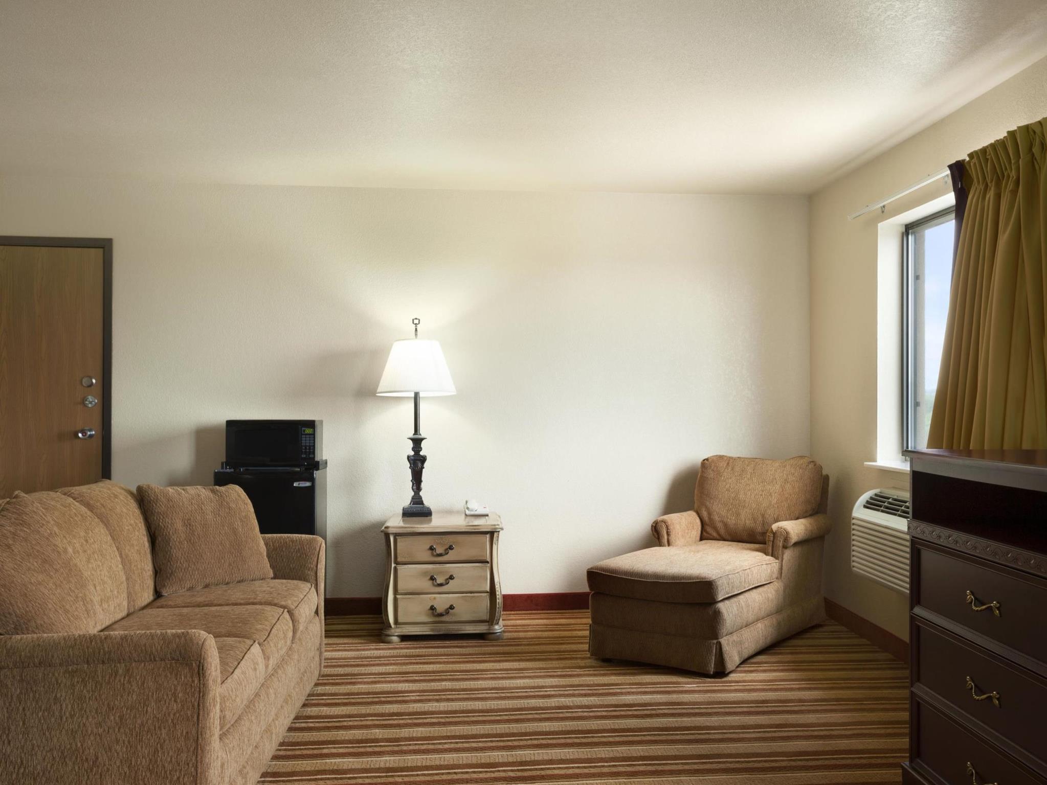 Super 8 By Wyndham Macon Motel Екстериор снимка